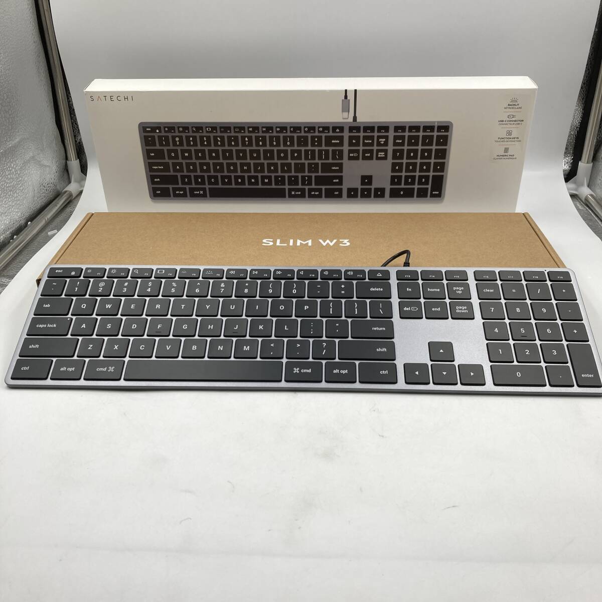 【通電確認済】SATECHI Slim W3 有線バックライトメカニカルキーボード キーボード テンキー付 薄型 US QWERTY 配列 USB-C/Y33351-E2
