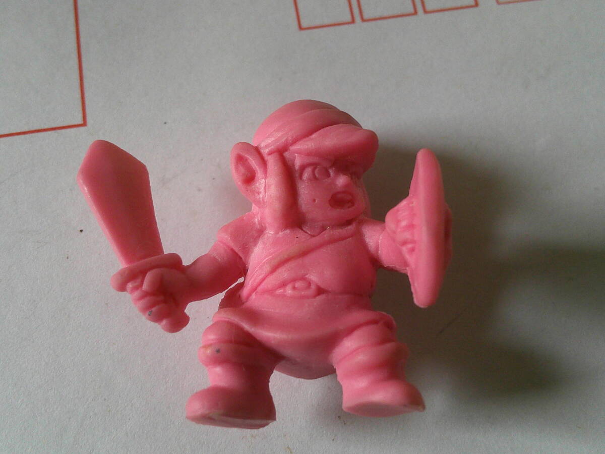 ファミコン 消しゴム 無版権 パチ消し 【ゼルダの伝説 リンク風】 パチモン 2.5cm ゲームキャラ 当時物 駄菓子屋 玩具 フィギュア キャラ消