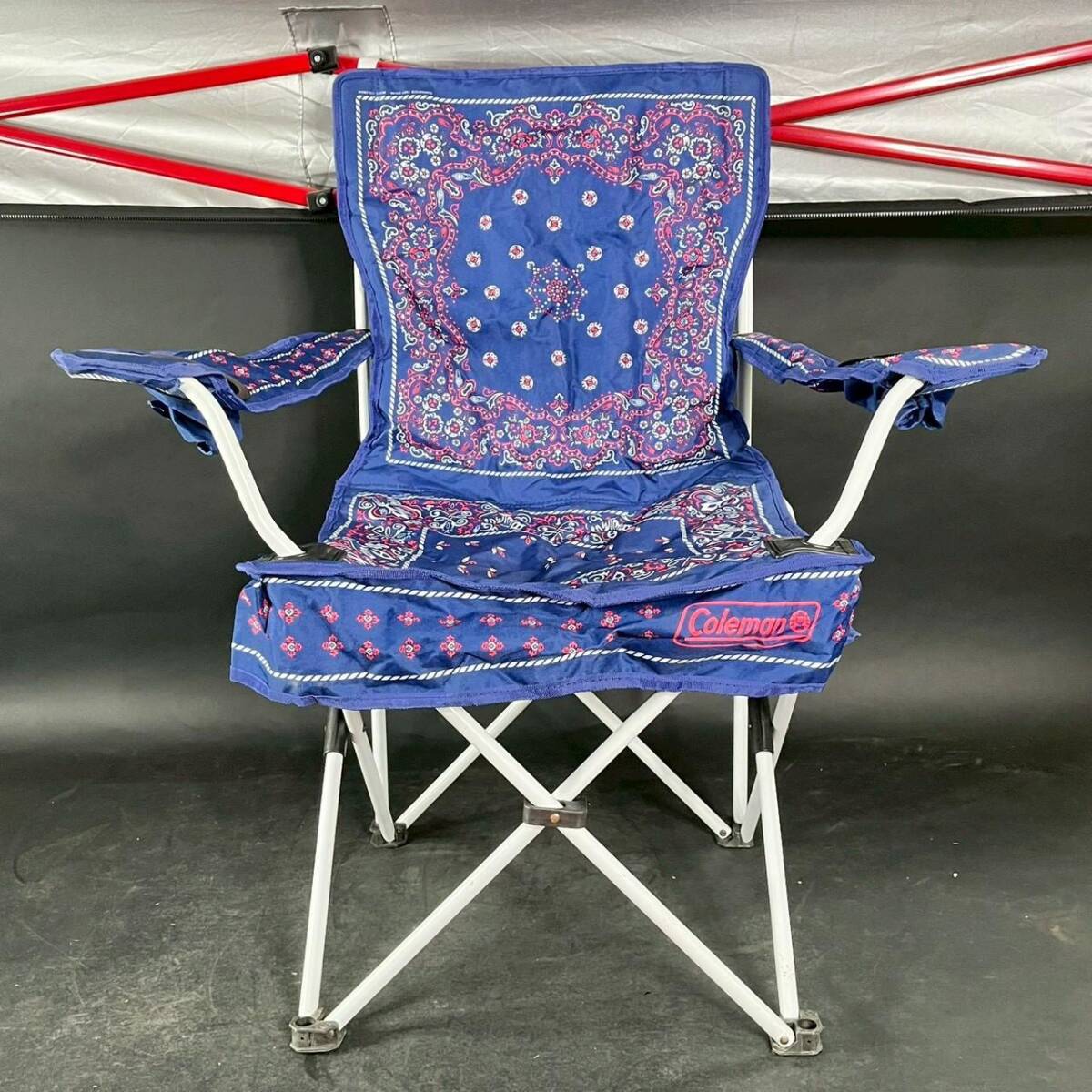 CV0122-19-3 BEAMS ビームス Coleman アームチェア バンダナ風 ペイズリー柄 ネイビー 使用時82×54×88cm 収納時15×15×88 140サイズ