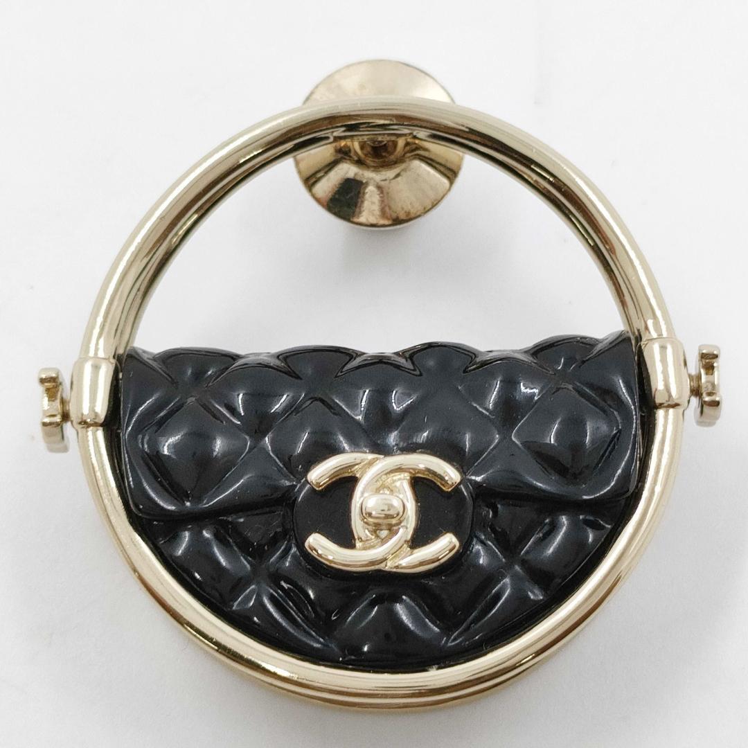 CHANEL シャネル ブローチ ココマーク B23C マトラッセ バッグ モチーフ フープ型 ゴールド ブラック アクセサリー レディース ロゴ