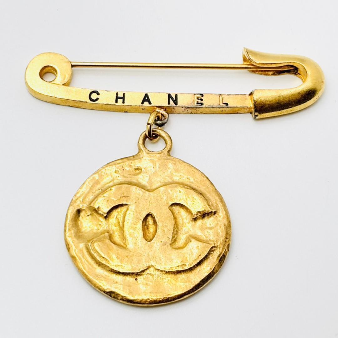 CHANEL シャネル ココマーク 94P ブローチ ヴィンテージ ゴールド コイン 安全ピンモチーフ GP レディース アクセサリー アンティーク