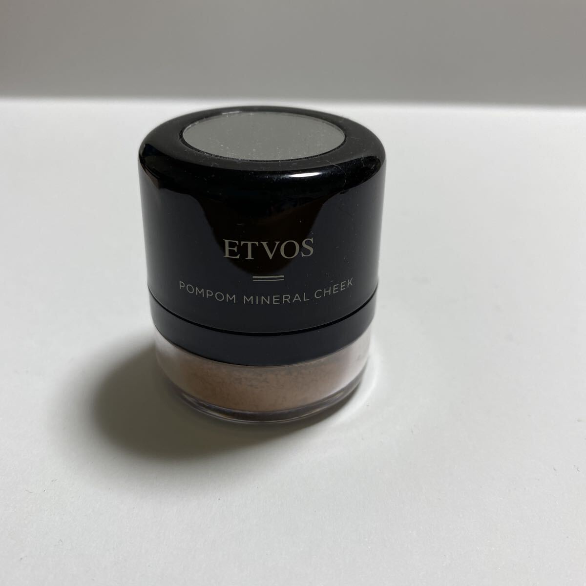 ETVOS エトヴォス　ミネラルチークE アプリコットベージュ　チーク　ブラッシュ　ポンポンミネラルチーク