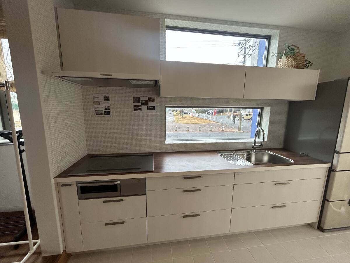 福岡市発 　モデルハウス展示品　未使用品　KitchenHouse/キッチンハウス I型システムキッチン/ホワイト系　ＩＨコンロ/ファン/水栓/吊り棚