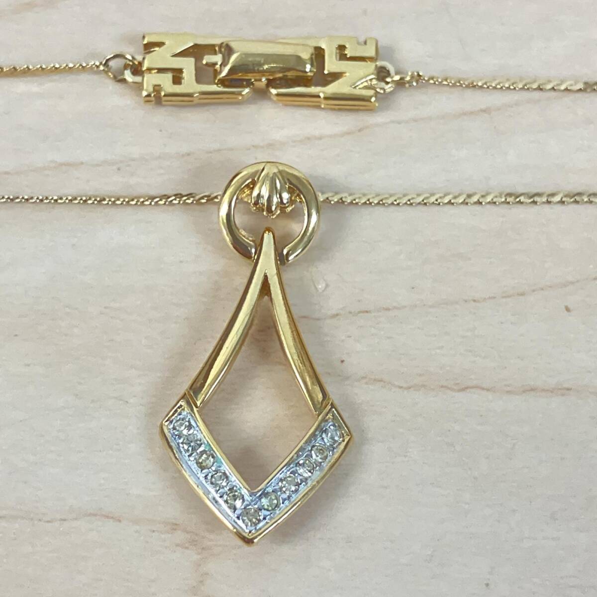 I2602-0592　Nina Ricci　ニナリッチ　 ネックレス　レディース　約41cm　ラインストーン　ペンダント　ゴールド色　金色　ネコポス