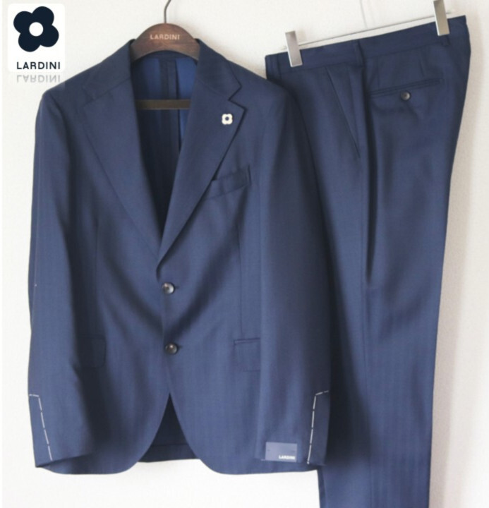 198,000円新品タグ付き【LARDINI ラルディーニ】SPECIAL シャドーストライプ 2Bシングルスーツ 紺 50 ハンガー、ブートニエール付き v8051