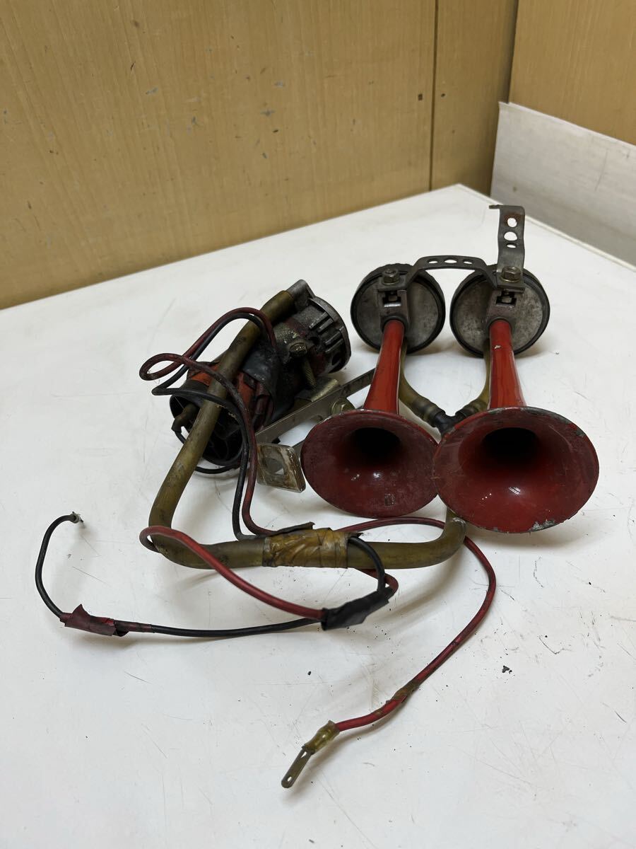 U013207 当時物　FIAMM serie 3000 コンプレッサーエアーホーン　コンプレッサー通電OK ホーンの出音なし　ジャンク品扱い　現状品　0212