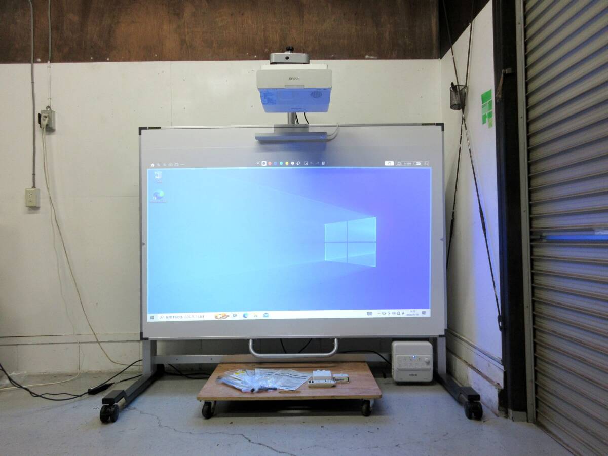 美品 エプソン 電子黒板 プロジェクター スクリーン 82型 16:10 短焦点 プロジェクター セット EB-735Fi IWS-82VF2 ELPFT01 ELPCB03