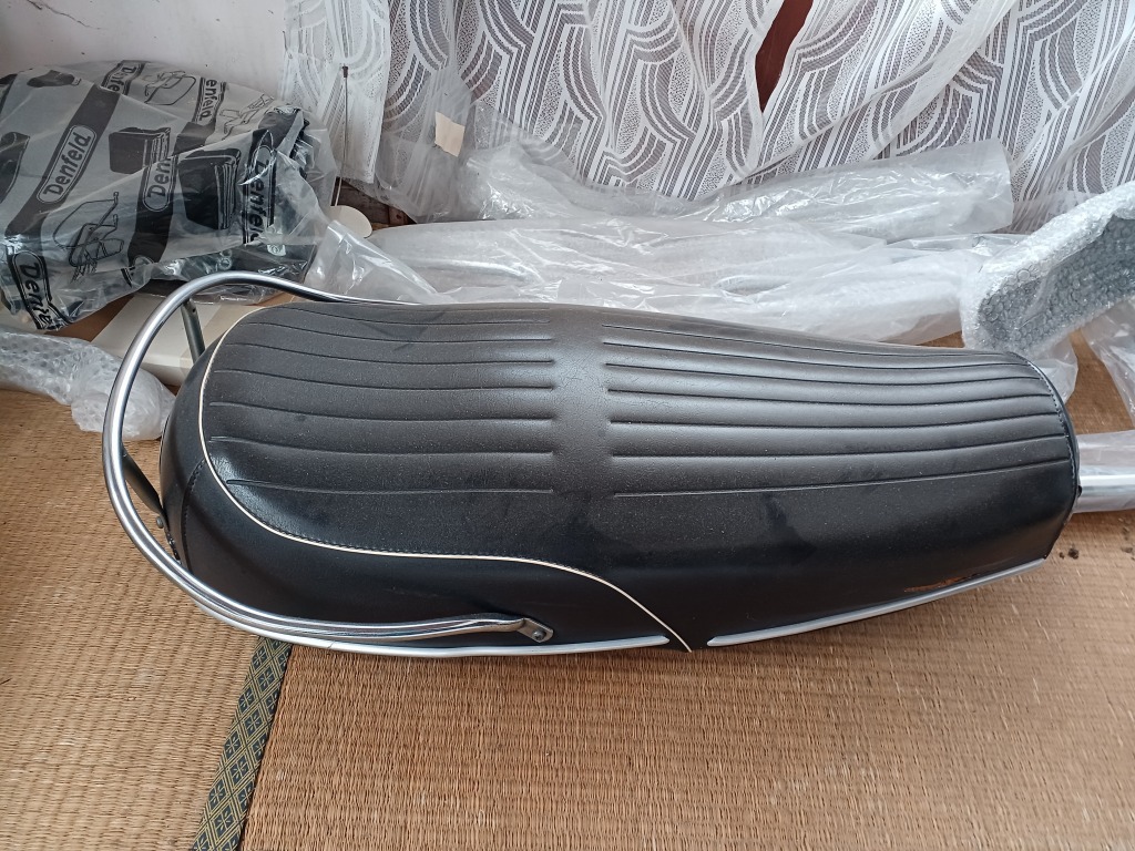ＢＭＷ　７５／５ショートホイールベース　当時物オリジナルシート＋リプロ表皮