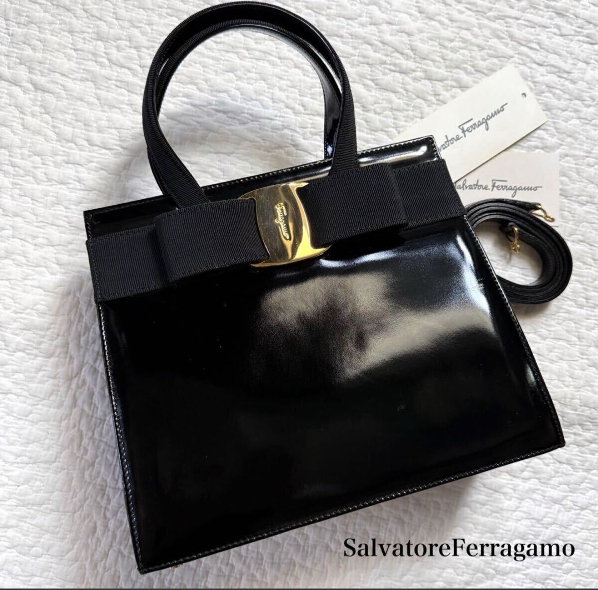SalvatoreFerragamo サルヴァトーレフェラガモ 2way ハンドバッグ ヴァラリボン ゴールド金具 パテントレザー ブラック 黒