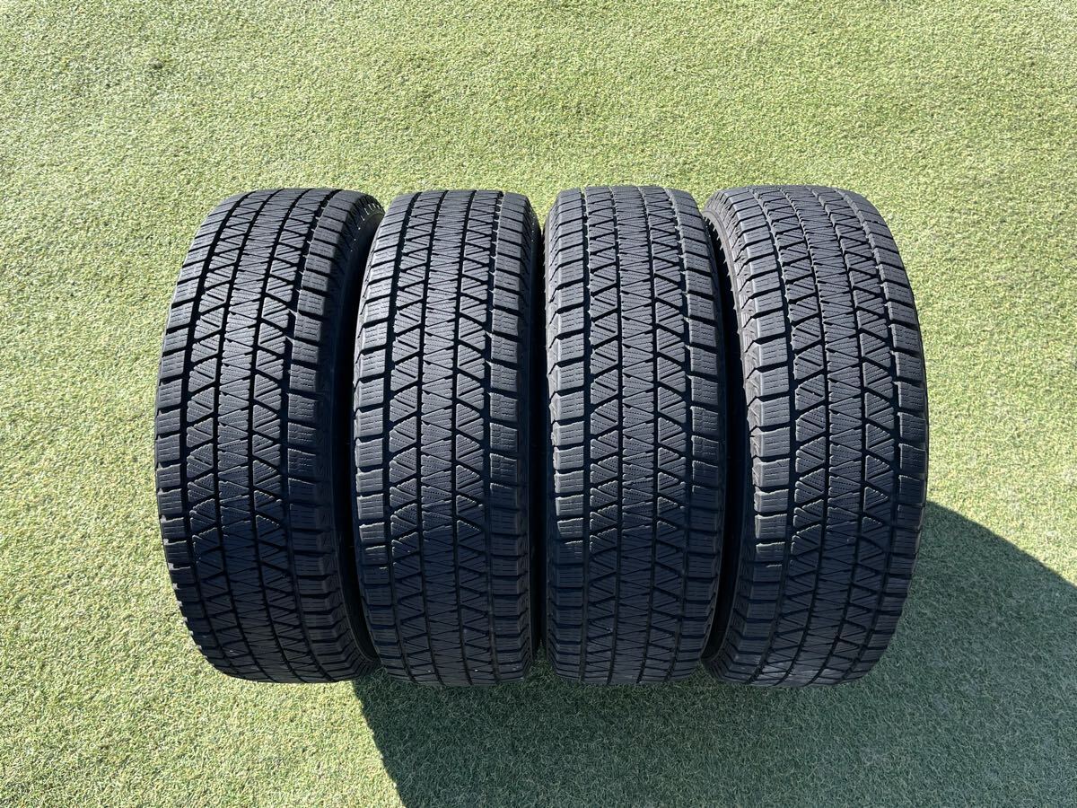 バリ溝 8分山！ ブリザック DM-V3 215/70R16 2019年製 ブリヂストン スタッドレスタイヤ 4本セット 【D8130-8】