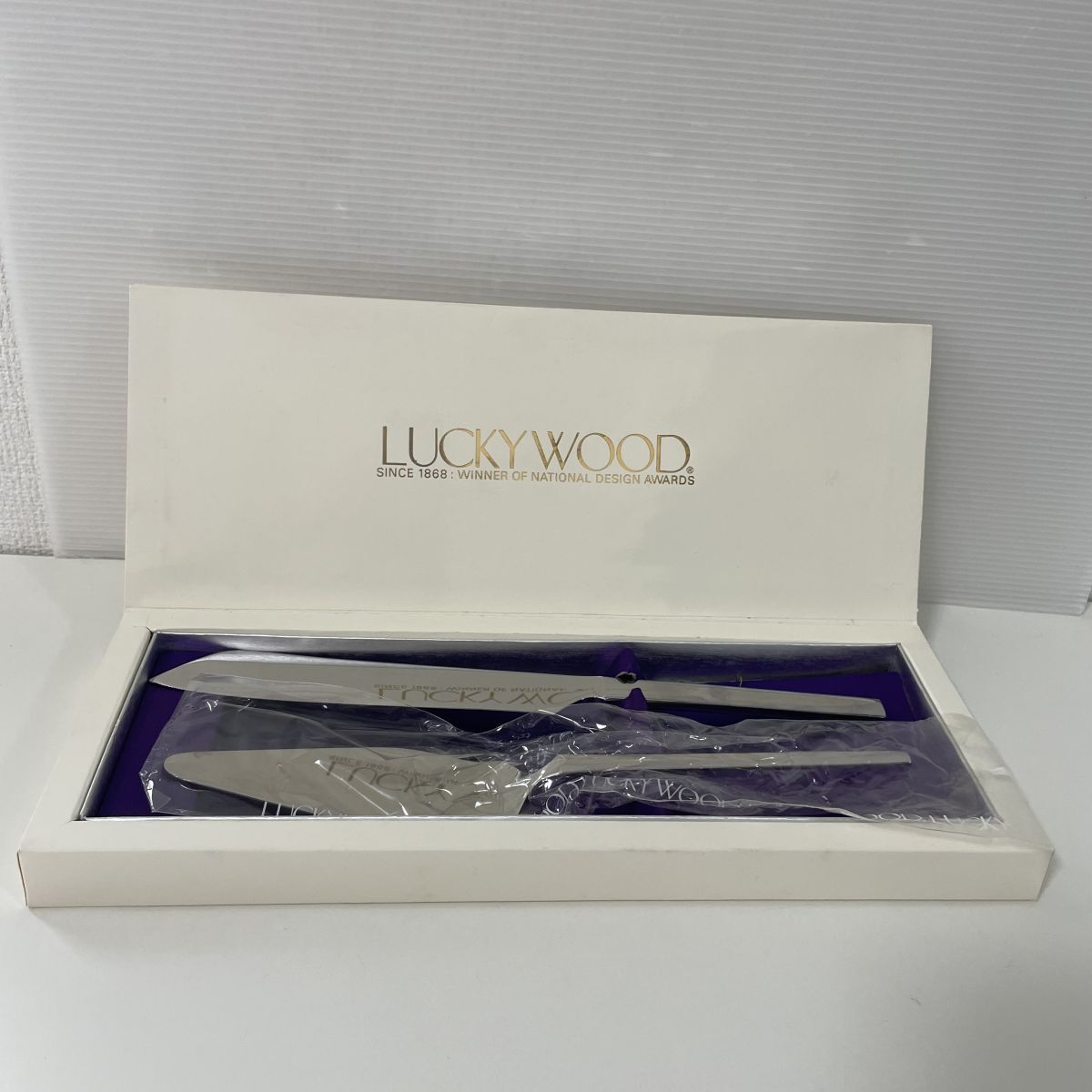 LUCKY WOOD カラトリーセット　２点　ディナーナイフ　ケーキサーバー　SINCE 1868 : WINNER OF NATIONAL DESIGN AWARDS　/62-6-G