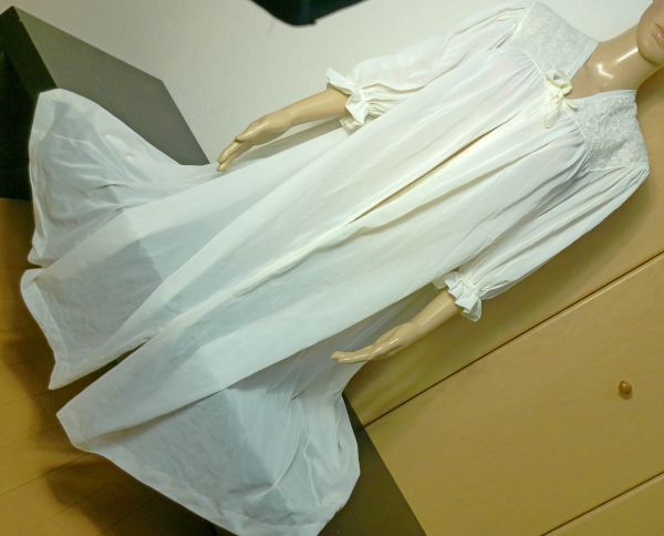 558中古品☆透け感USA製♪オープンロングネグリジェナイトウェア海外SMサイズ　　出品商品１０点落札送料無料