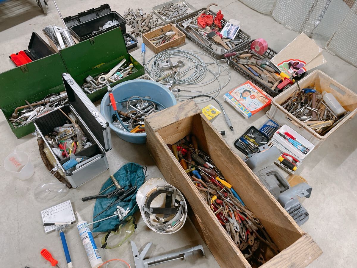 中古 大量 工具 まとめて スパナ レンチ 錐 ヤスリ ドライバー 工具箱 など 大工道具 ハンドツール DIY用品 引取歓迎 茨城県 0204え7 M 西