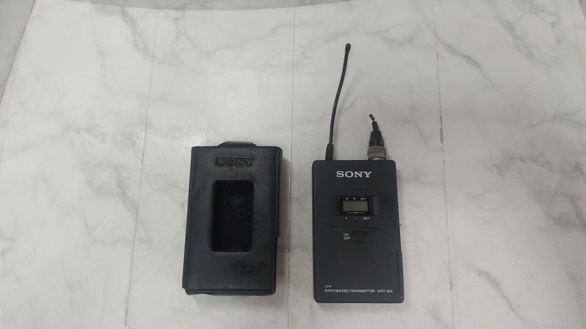 K5900 SONY WRT-822 トランスミッター 小型トランシーバー カバー付き/ソニー/無線機/受信機/ 通電OK 現状品 JUNK 送料無料