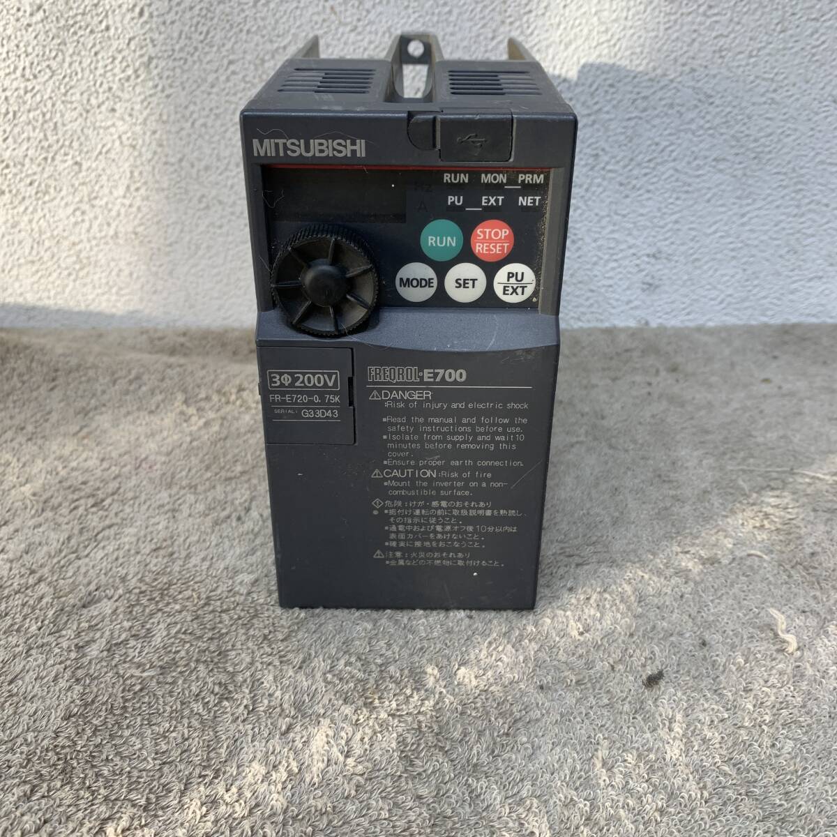 MITSUBI　三菱電機　インバータ　FR-E720-0.75　E700　3Φ200V　XZ4362