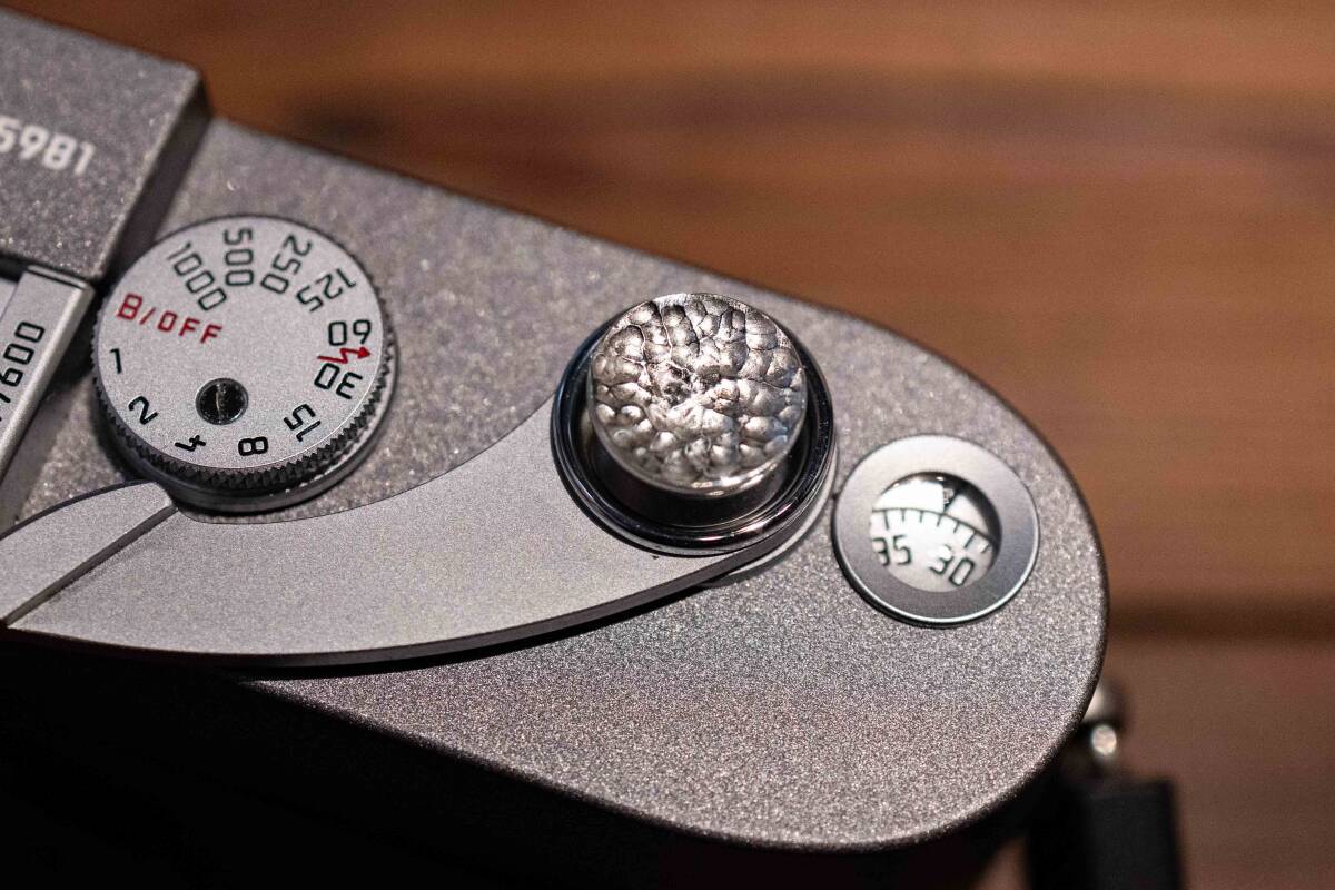 シルバー レリーズボタン　ラバーリング付き Leica Q3 M11 M10 MP M3 Nikon Zf DF FUJI X-T5 X100VI富士フイルム