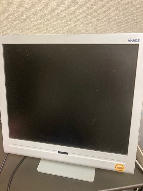 モニター　イイヤマ　中古経年超美品　動作簡単確認　注意事項必見　電源コード付属　着払い宅急便100～120サイズ