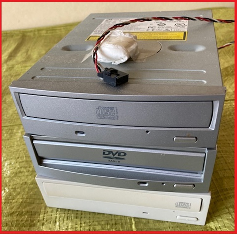 ＤＶＤ　トレイ　FMV DESKPOWER M9/1909Tの動作取外し部品 分かる方で　注意事項必見　古いのでジャンク　着払い宅急便60～80サイズ