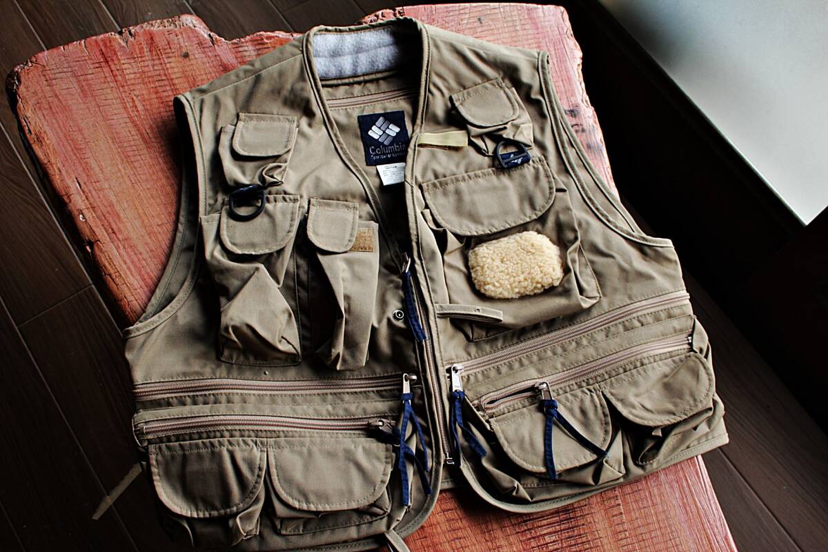 Columbia/コロンビア★/　フィッシングベストMサイズ ベージュ★CARHARTT★エディバウアー★重ね着スタイル