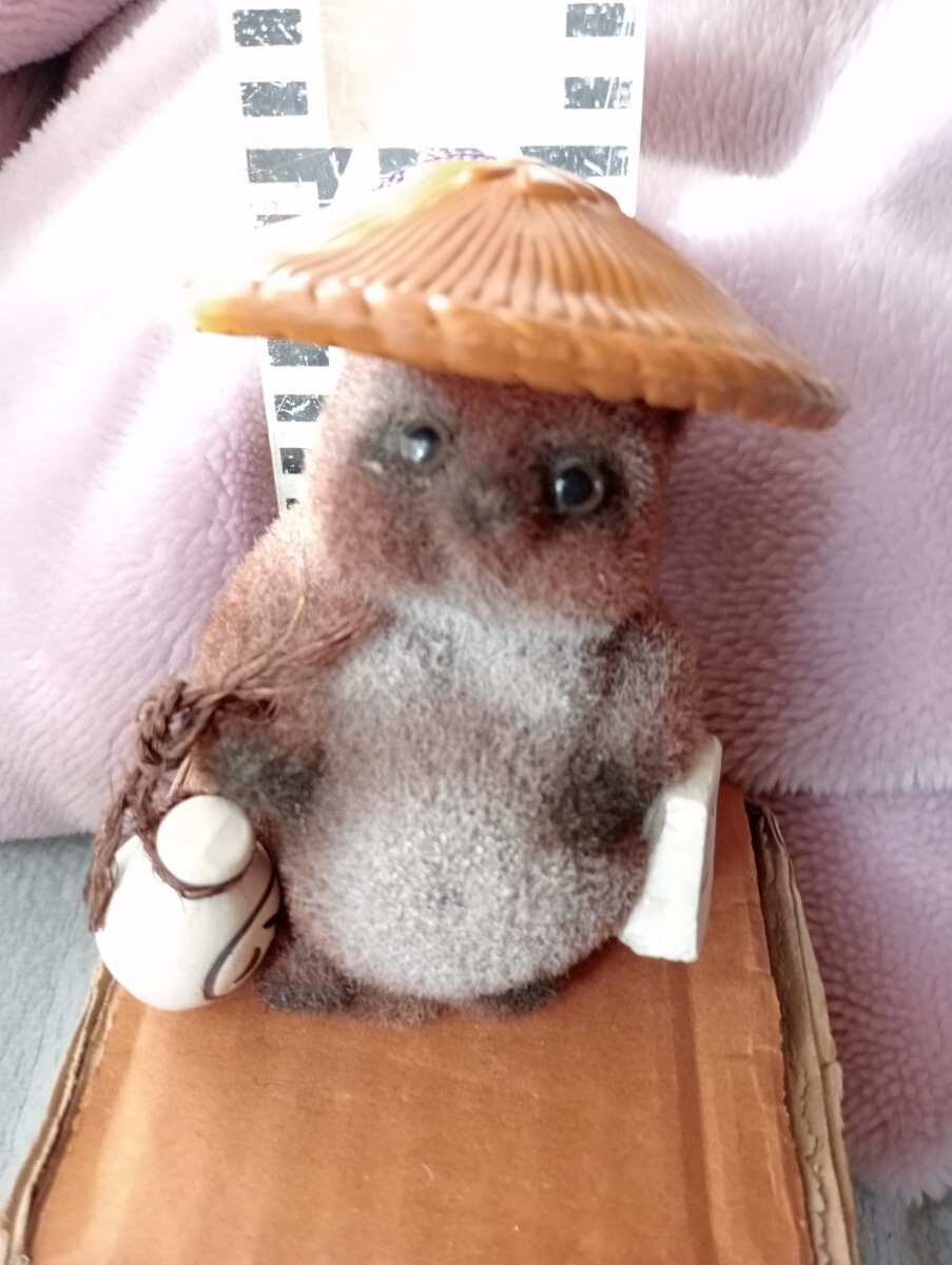 レアレトロ 毛羽立った　箱ありたぬきの置物 小　棚 元下 