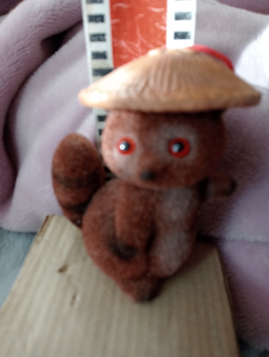 レアレトロ 毛羽立った　箱あり　たぬきの置物 　中　棚 元下