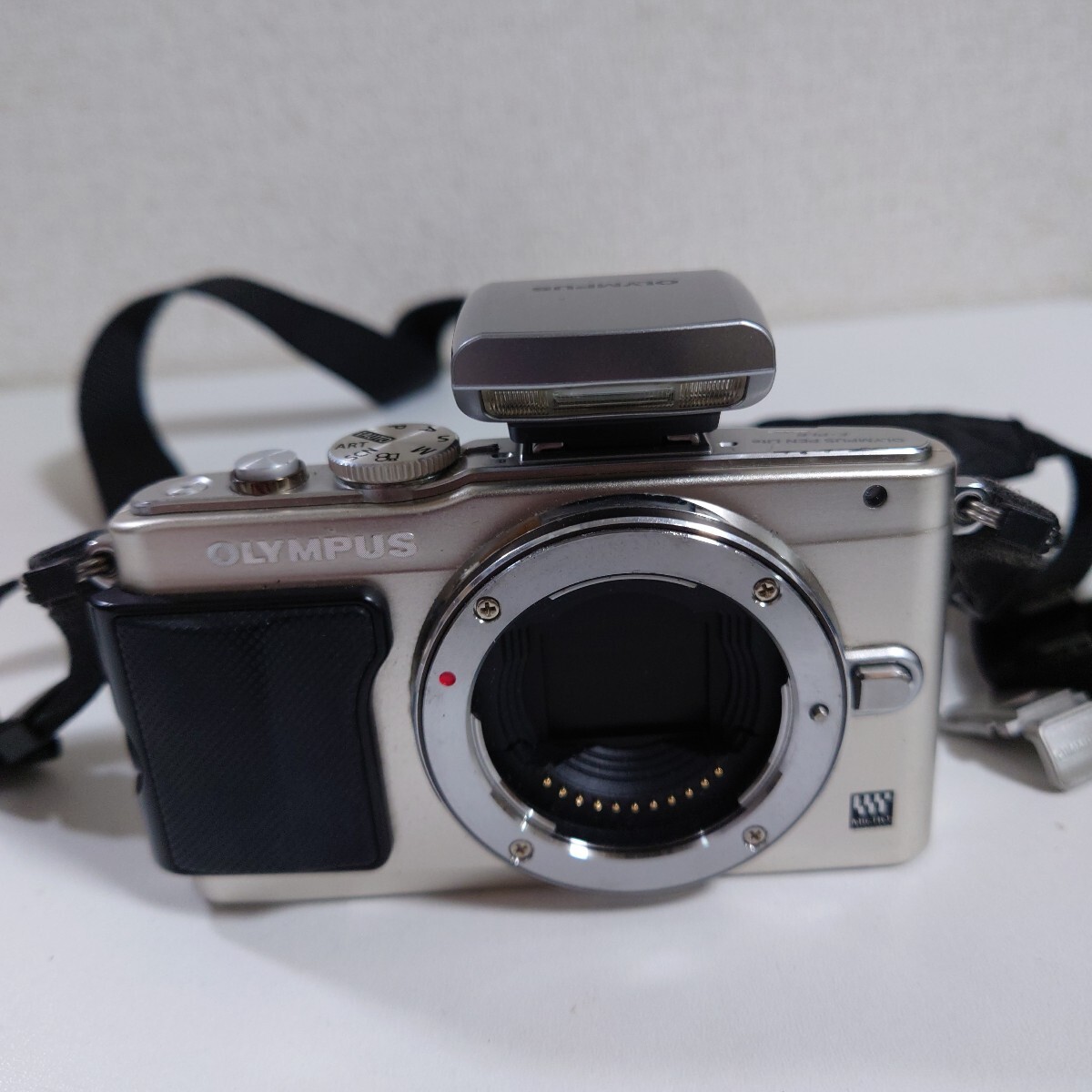 OLYMPUS PEN Lite E-PL6　 ミラーレス一眼デジタルカメラ