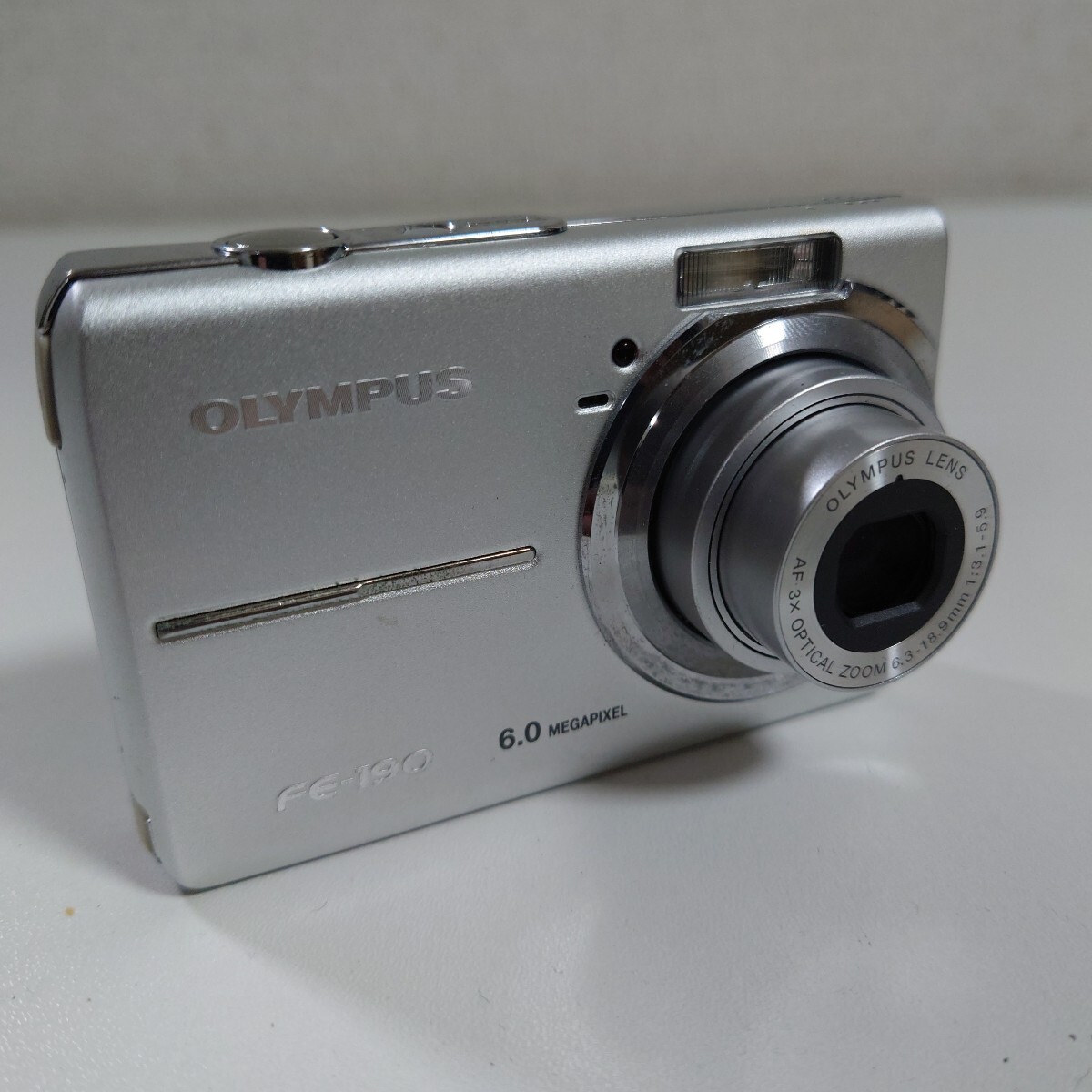 OLYMPUS オリンパス FE-190 コンパクトデジタルカメラ デジタルカメラ デジカメ シルバー