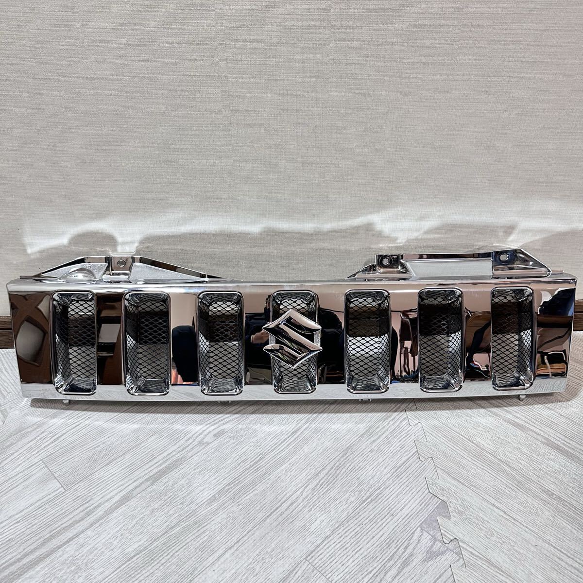 【美品】ジムニー JB23 フロントグリル ラジエーター グリル メッキ (141)