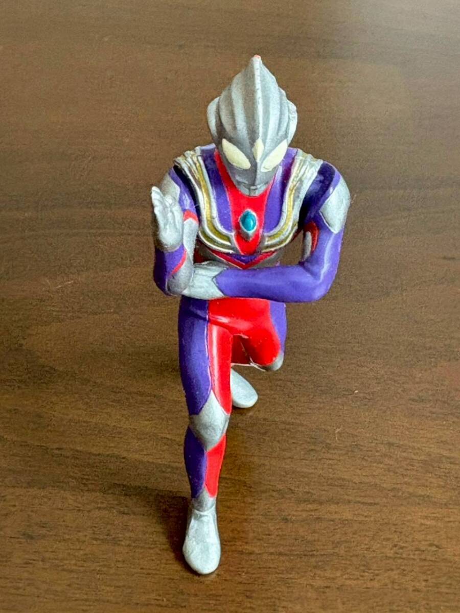 【u1213】ウルトラマンヒーローシリーズ　ウルトラマンティガのソフビ　7.5ｃｍ