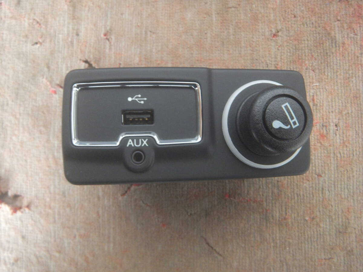 (ジープ レネゲード BU14) AUX　USB　シガーソケット　