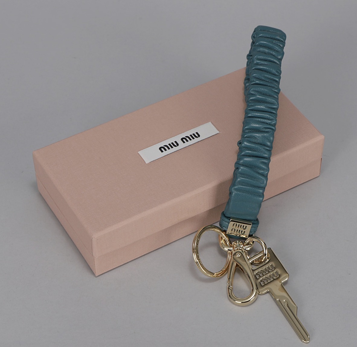 新品正規品【MiuMiu】Leather key holder★革キーホルダー★鍵 キー グリーン