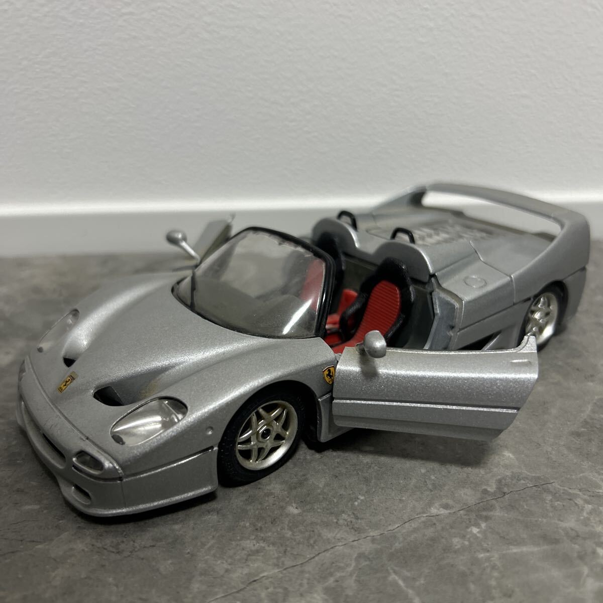 ● フェラーリ　F50 シルバー　オープンカー　1/24 ミニカー