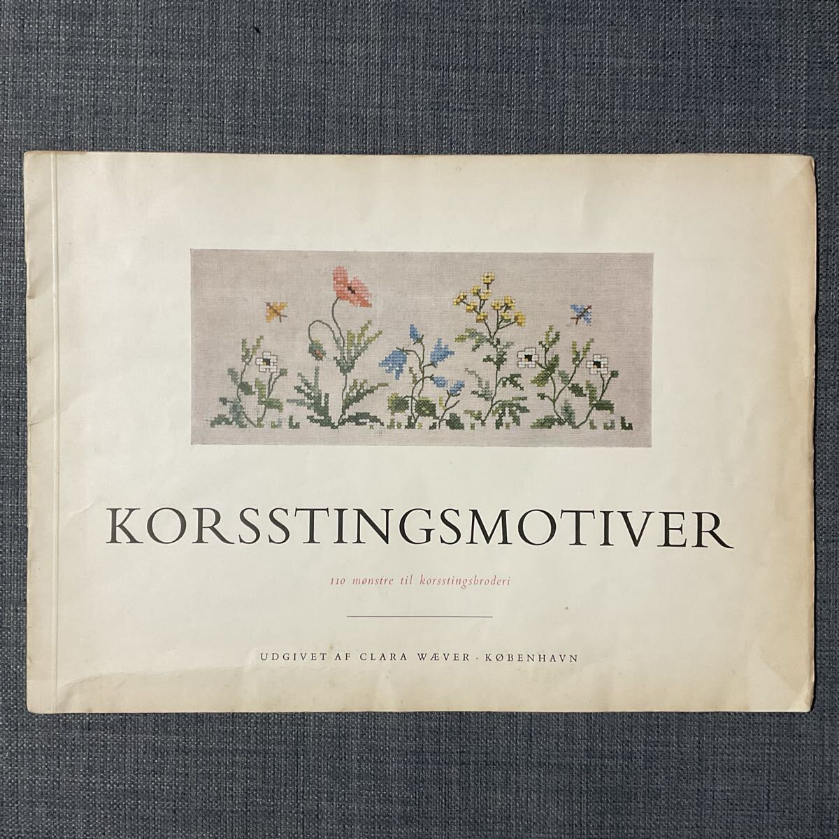 手芸 古美術本 アンティーク デンマーク クロスステッチ モチーフ クララウェーバー KORSSTINGSMOTIVER ArtBooksAntique AA1-001