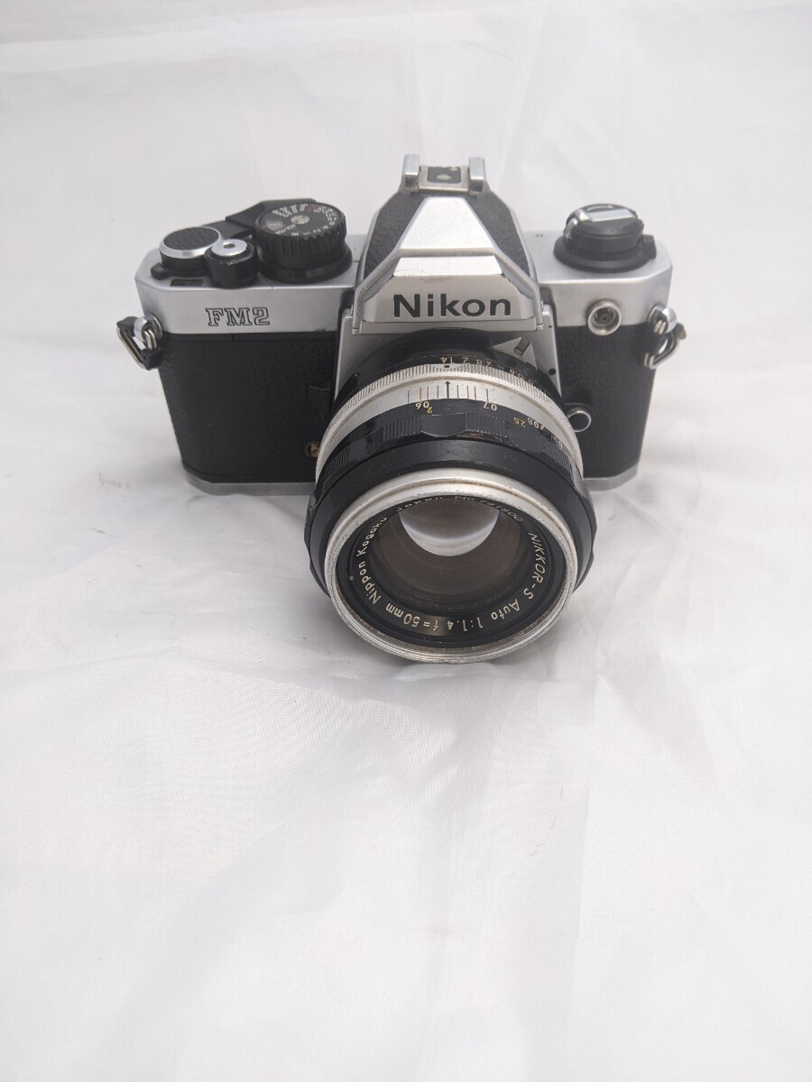【Nikon ニコン】一眼レフカメラ一式 Nikon New FM2 フィルム一眼レフカメラ ブラック×シルバー　#02071