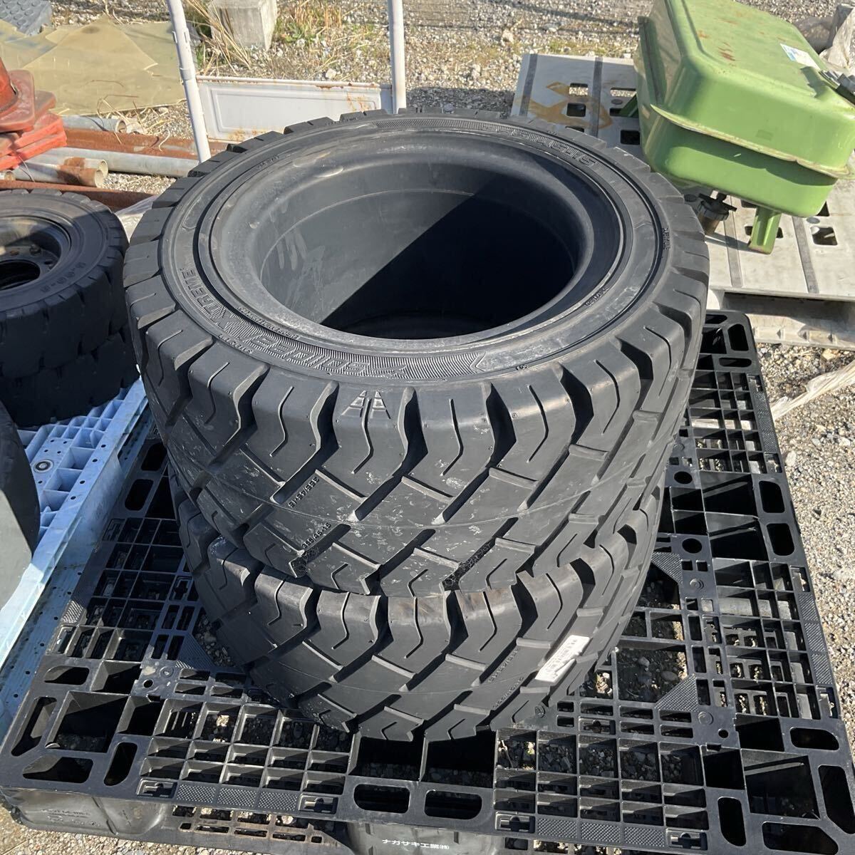 solideal ノーパンクタイヤ 355／45ー15 フォークリフト　産業用タイヤ
