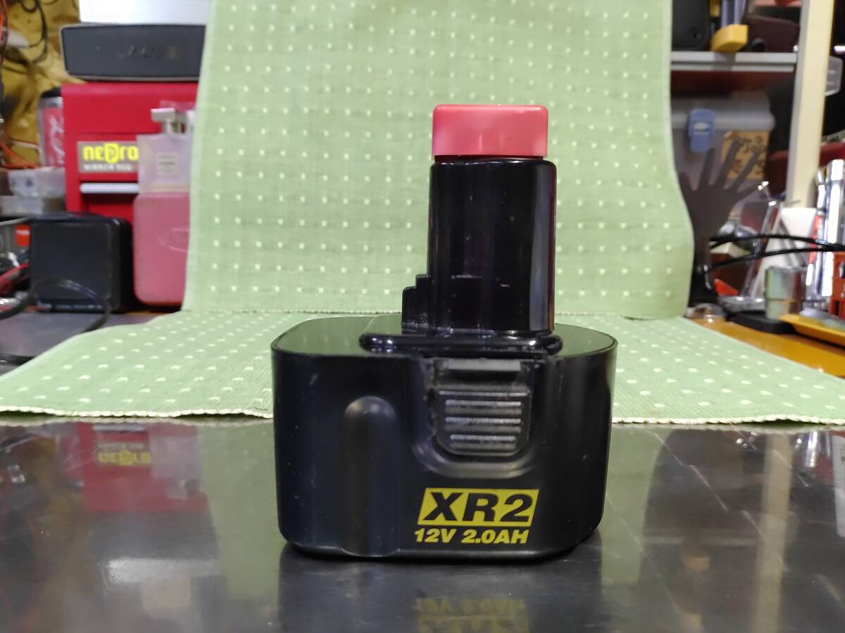 動作OK！程度良好なＤＥＷＡＬＴデウォルト純正品「ＤＥ９０７１/ＸＲ２」12V/2.0Ah高容量電池パックバッテリー短絡防止キャップ（中古品）