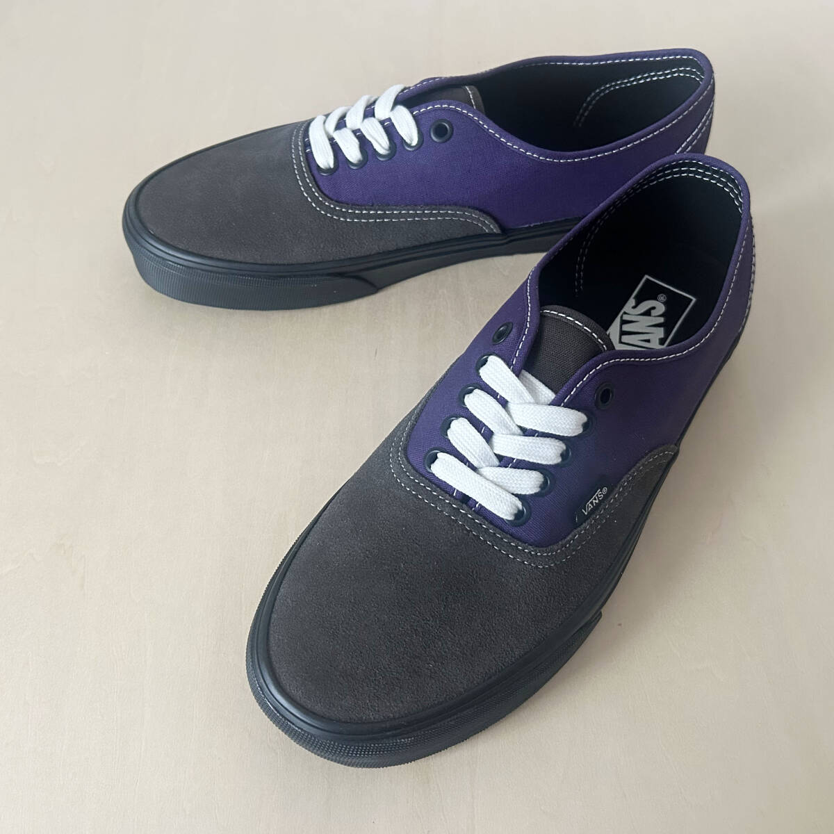 【新品特価】26.5cm バンズ オーセンティック VANS AUTHENTIC BLACK SIDEWALL GOTHIC GRAPE US8.5/26.5cm VN000D7Y11E