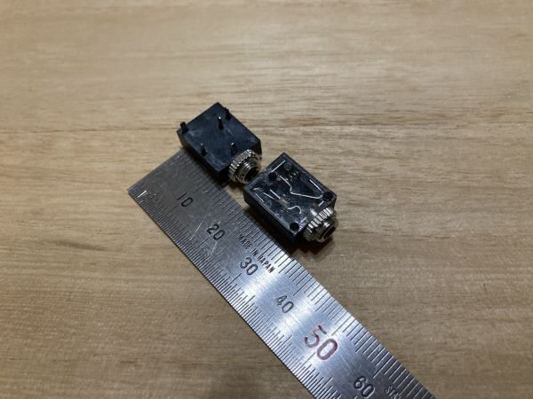 3.5mm ステレオミニジャック　イヤホン　5ピン　2個セット　基盤取付　補修　修理　　送料140円　DIY