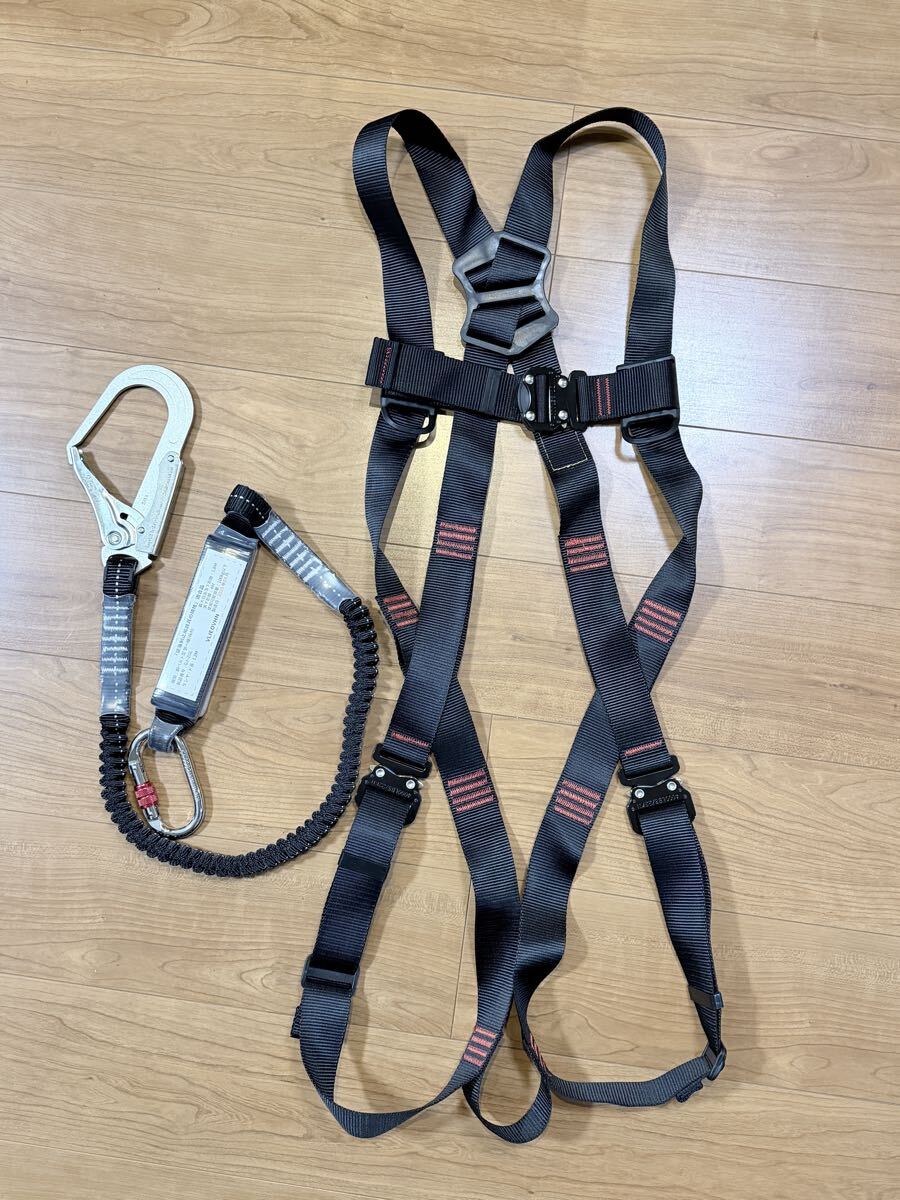 OVZEXAO フルハーネス安全帯 フルハーネス型墜落制止用器具 VLIEOVHN 胴ベルト型第一種（4kN）使用可能な質量 100kg以下 製造年月 2025.04 