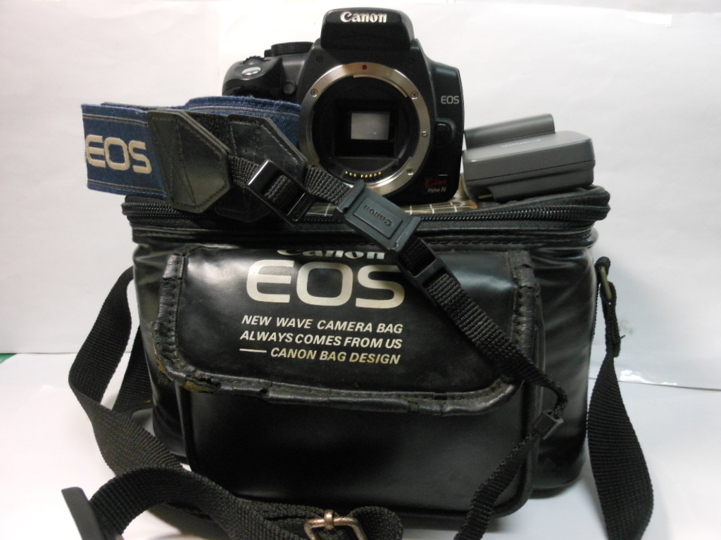 ☆希少美品級 Canon ☆キヤノン EOS Kiss Digital N 人気 付属品多数　即日発送