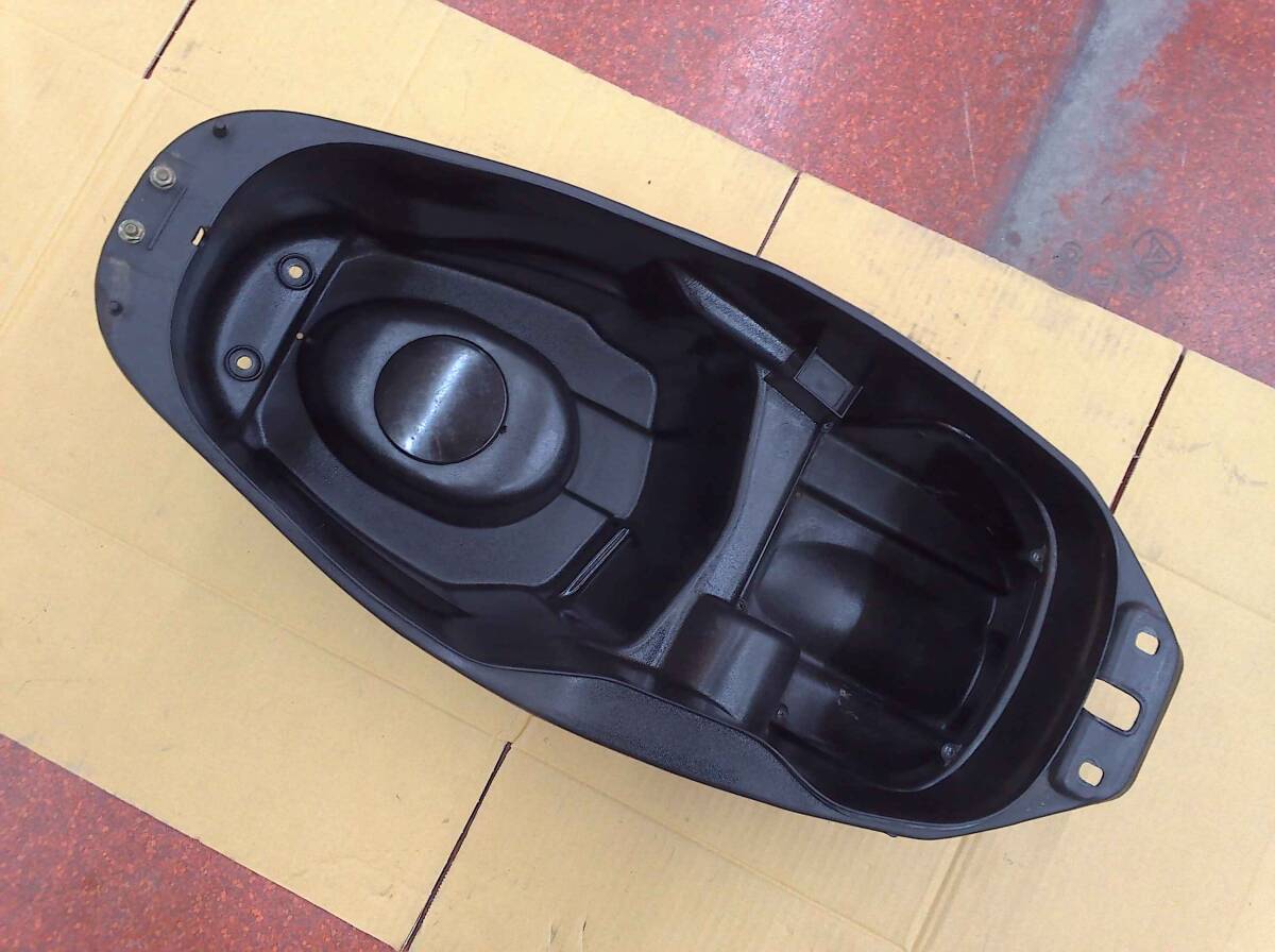 中古 SYM 125 F1 EFI シートボックス メットイン ラゲージボックス GT125 RV125 管理m674