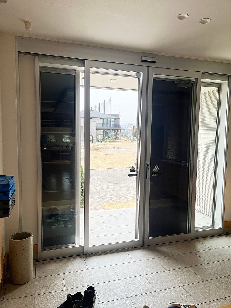 022002r6 展示場使用品 日本自動ドア 自動ドア ガラス 2枚ドア 両開き 分解済み 直接引き取り限定 名古屋市守山区 配送不可