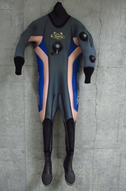 TUSA ツサ ティナ ドライスーツ 着丈約137cm 厚み約4mm 靴22cm ダイビング 管理8S0216M-B3