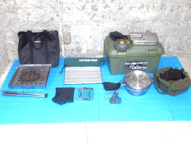 キャンプ用品まとめ ダッジオーブン 焚き火台 テーブル バーナー ケトル コンテナ SOTO UNIFLAME CAPTAIN STAG など 管理8H0209E-H2