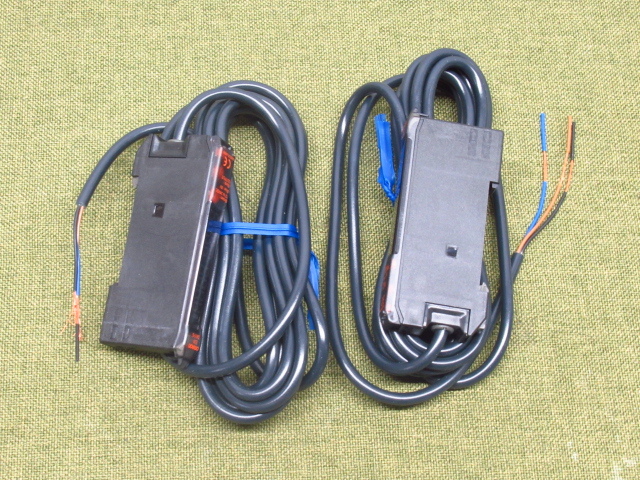 動作未確認 現状品 2個セット OMRON オムロン E3X-DA11-S デジタルファイバセンサ 管理8H0220F-YP
