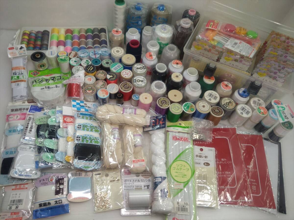 〓a16-6F1417 / 手芸用品 糸 ビーズ その他大量 ★ ミシン糸・手縫糸・しつけ糸・刺繍糸・フェルト・ゴム・その他