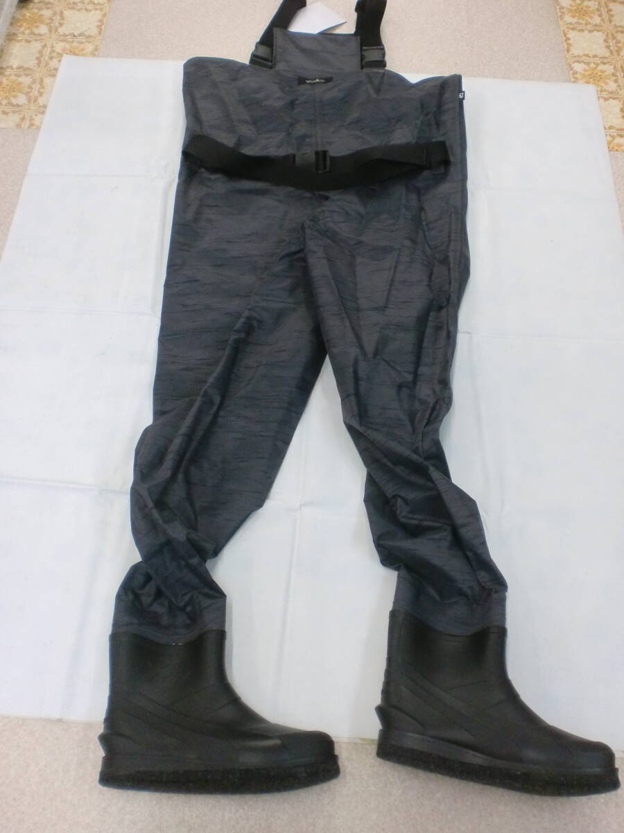 ☆希少・ダイワ　☆フィッシングウェーダーFW4202R・チェストハイ型・Mサイズ・スラッシュグレースリムフィット・渓流・湖・海・フェルト底