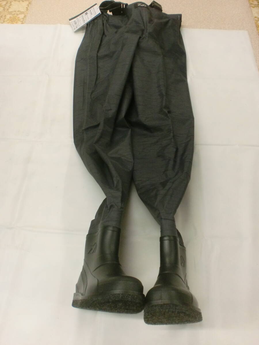 ☆希少・ダイワ　☆フィッシングウェーダーFW3202R・ウェストハイ型・Mサイズ・スラッシュグレースリムフィット・渓流・湖・海・フェルト底