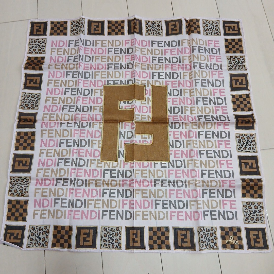 FENDI フェンディ ハンカチ 総柄 ズッカ柄 綿100