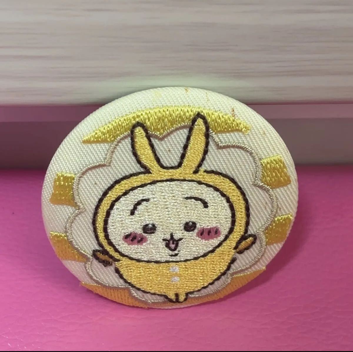 ● ちいかわ　刺繍缶バッジ　うさぎ